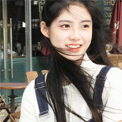 照片的她